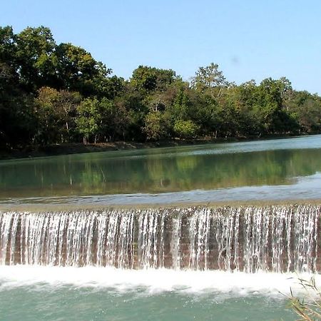 V Resorts Dudhwa Wilderness Camp Lakhimpur Dış mekan fotoğraf